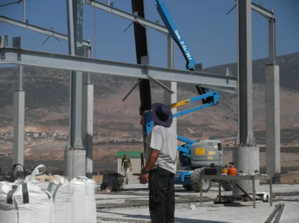 עבודות הקמה של מבנה תעשייתי