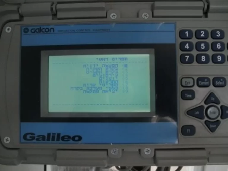 מסך בקרה של מכונת עיבוד ממוחשבת