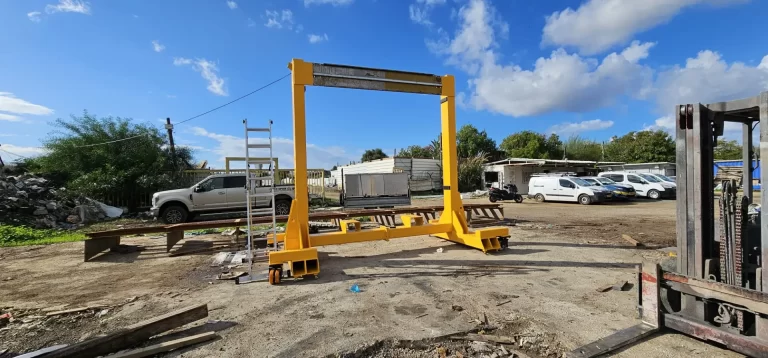 On-site installation of a metal construction by Damti Brothers